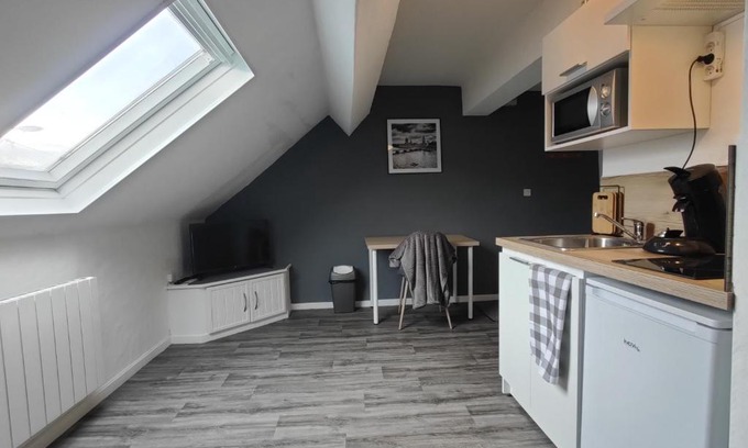 Valenciennes Apartamento | Studio "Sous les toits", Proche Hyper Centre et Commerces !