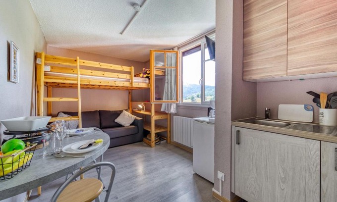 Le Corbier Apartamento | Studio Soyouz Vanguard-98 by Interhome