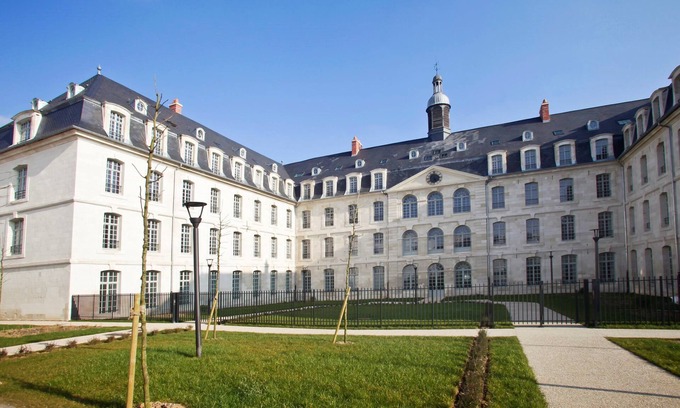 Sainte-Anne - Faubourg Noyon Apartamento | Studio moderne et spacieux, près monuments historiques | Wi-Fi Gratuit!