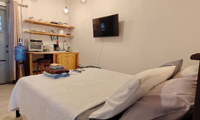 St. John's Apartamento | Studio- Spacious garden area / on-site car rental