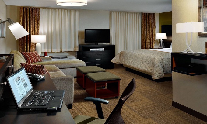 Dearborn Apartamento | Studio Suite | Indoor Pool, Hot Tub, Free Wi-Fi