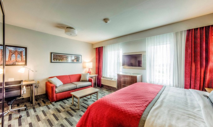Columbus Apartamento | ¡Suite Studio a solo 1 milla de OSU! El | Piscina cubierta + centro de negocios las 24 horas