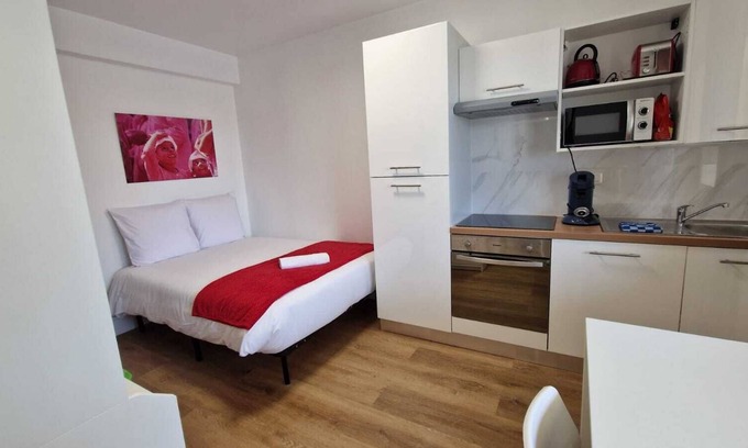 Hettange-Grande Apartamento | Estudio-Suite-Baño con ducha-Vista a la Ciudad-B Happy Nest