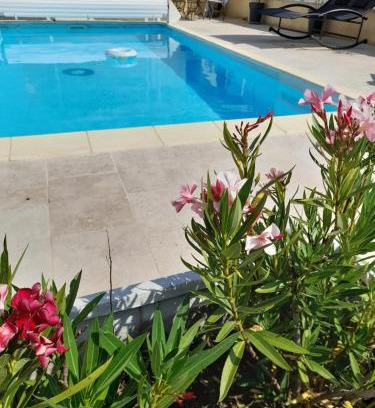 Manosque Casa | Studio sympa meublé avec parking privé et piscine