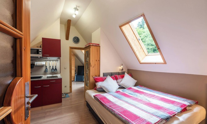 Enzklosterle Apartamento | Estudio 'Tannenwipfel, 40m²' con vistas a la montaña, jardín privado y wifi