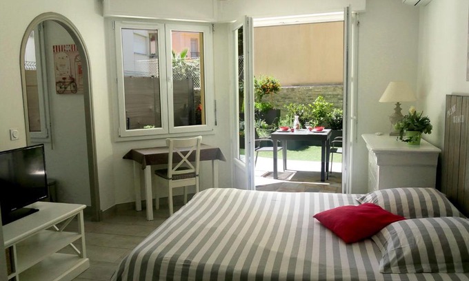 Riou - Petit Juas - Av de Grasse Apartamento | Studio Terrasse