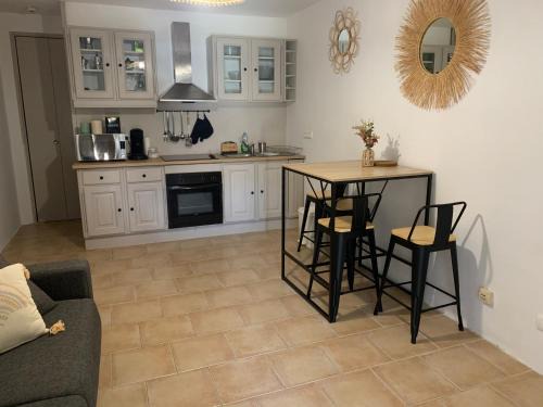 Aregno Apartamento | Studio tout équipé de 27m2, à 100m de la mer, et 500m des commerces