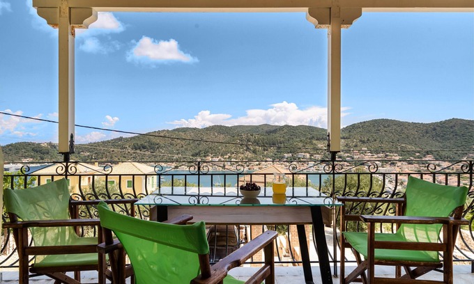 Vathy Apartamento | Estudio 'Veronis 1' con vistas al mar, piscina compartida y Wi-Fi