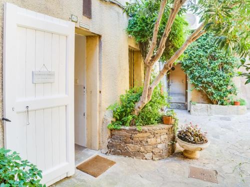 Bormes-Les-Mimosas Apartamento | Studio Village de Bormes les Mimosas by Interhome