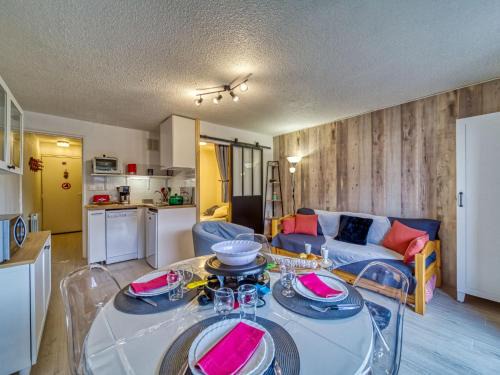 Le Corbier Apartamento | Studio Vostok Zodiaque-84 by Interhome