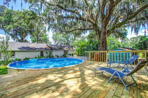 Thunderbolt Casa | Studio w Gazebo & Pool-Swanky Savannah Style