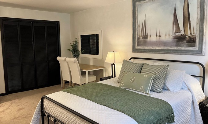 Troutville Apartamento | Studio w/pool & hot tub -only minutes to Triple Crown hiking trails