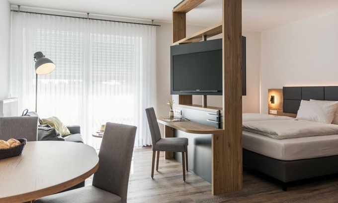 Damme Hotel | Studio - Waldhotel zum Bergsee Damme