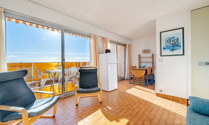 Roquebrune-Cap-Martin Apartamento | Studio with Wi-Fi for 6, stunning sea view