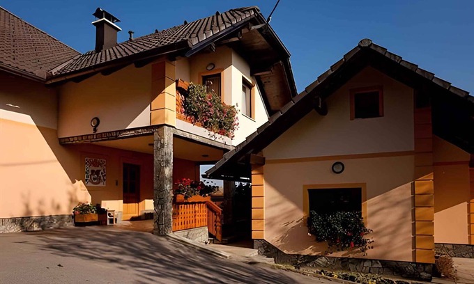 Gorenja Vas pri Smarjeti Apartamento | Casa vacacional con aire acondicionado y vista panorámica