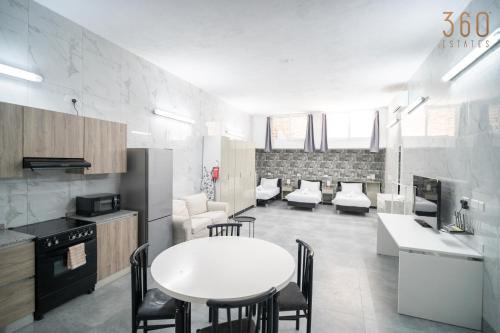 Tarxien Apartamento | Studio with Full Kitchen & 3 Beds in Tarxien