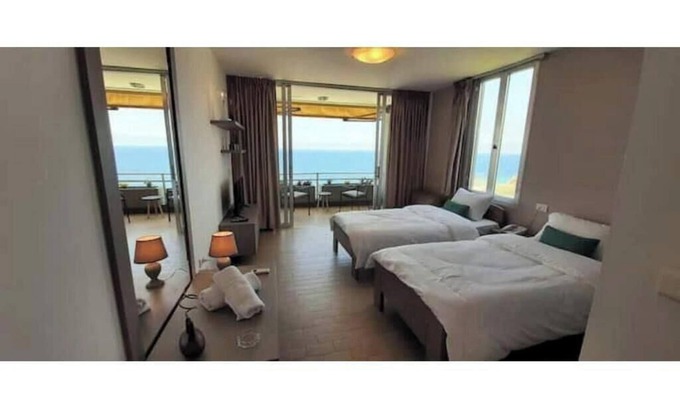 Tabarja Apartamento | Studio with great seaview, beach with pool access & Twin bed studio