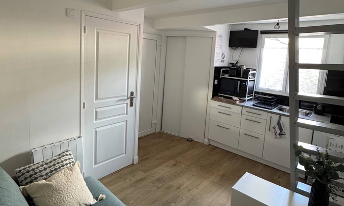 Bessancourt Apartamento | Studio with mezzanine, fast Wi-Fi, 5 min from train station, 30 min from Paris