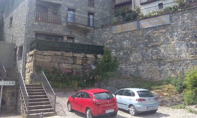 Torla Apartamento | Estudio con aparcamiento y terraza