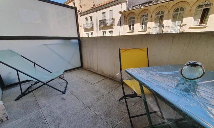Saint-Martin Apartamento | Studio with pleasant terrace, 10 min walk from the Comédie and 3 min from the station
