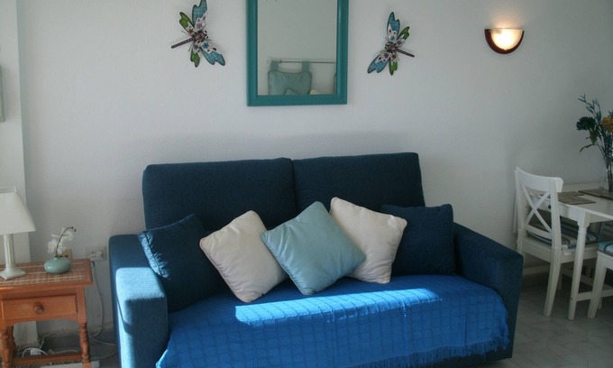 Benalmadena Costa Apartamento | Estudio con piscina, jardín y vistas al mar.