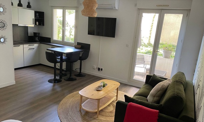 Villette Gare Apartamento | Studio with private outdoor living in Part Dieu