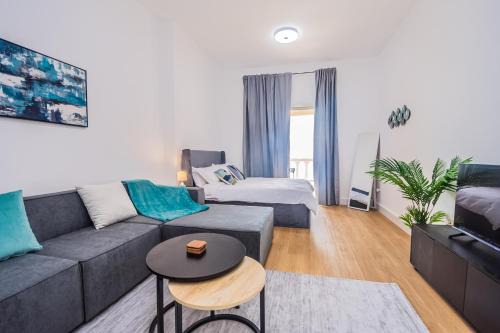 Al Hamra Village Apartamento | Studio with Stunning Sea Views
