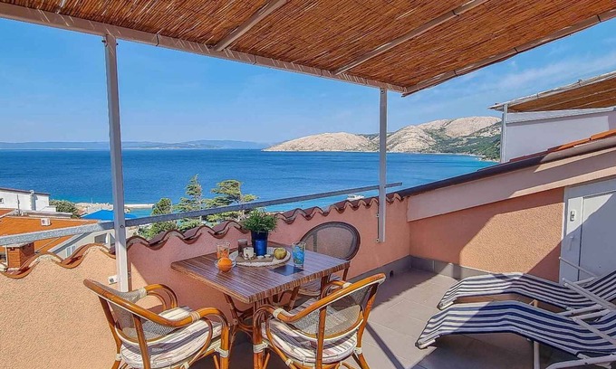 Stara Baska Apartamento | Apartamento vacacional con terraza y vista al mar