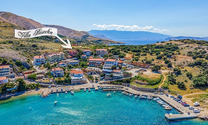 Stara Baska Apartamento | Apartamento vacacional con aire acondicionado, terraza y vista al mar