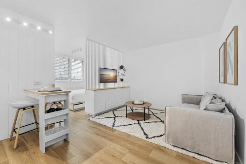 Bondi Junction Apartamento | Studio3 Chic Bondi Abode with Pool & AC