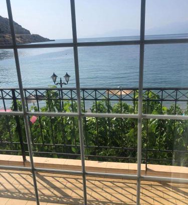Sarakiniko Apartamento | Studios on the beach