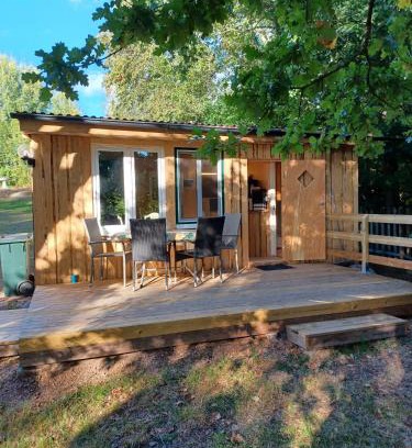 Hultsfred Casa | Stuga im Wald mit Seeblick, nahe Vimmerby