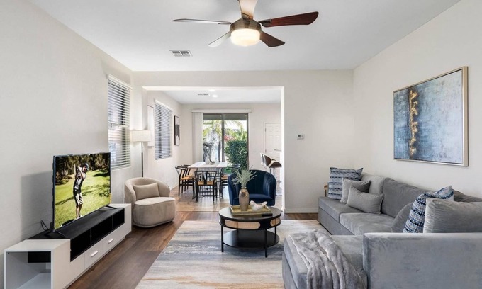 Stetson Valley Casa | Stunner on West Straight Arrow