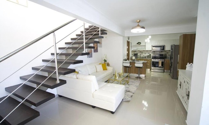 Santiago de los Caballeros Apartamento | Stunning 3 bedroom 2.5 bath penthouse with balcony