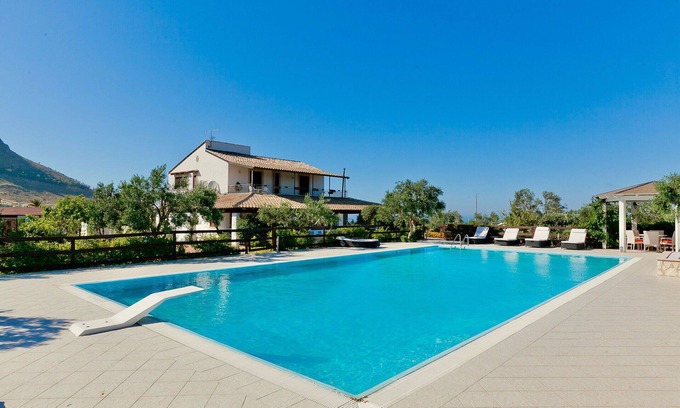 Castellammare del Golfo Villa | Maravillosa casa de vacaciones privada con piscina privada, A/C, WIFI, TV y vista panorámica