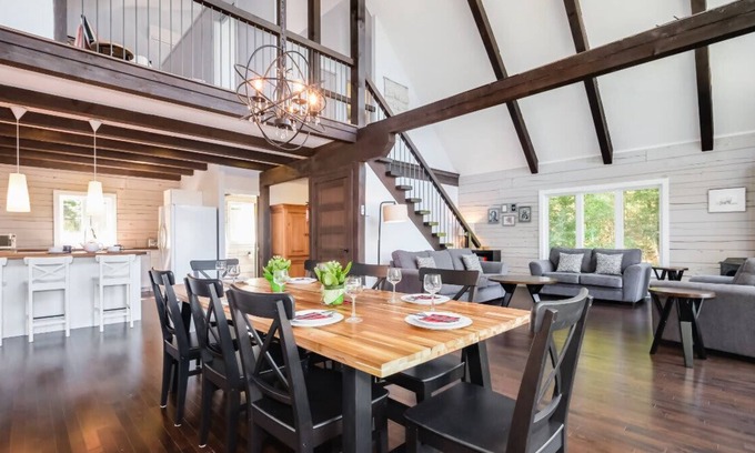Pontiac Casa | Stunning waterfront getaway w/ hot tub, sleeps 14!