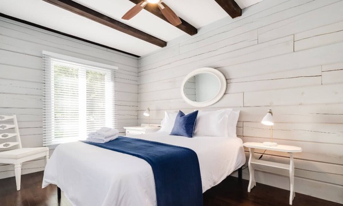 Pontiac Casa | Stunning waterfront getaway w/ hot tub, sleeps 10!