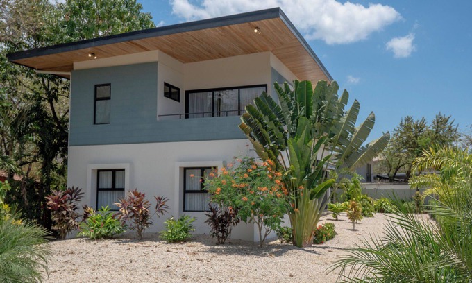 Junquillal Casa | Stunning Gem in Junquillal 3Br, private deck, 1 min walk to beach, big parking