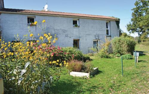 Saint-Avaugourd-des-Landes Casa | Stunning Home In St Avaugourd Des Lande