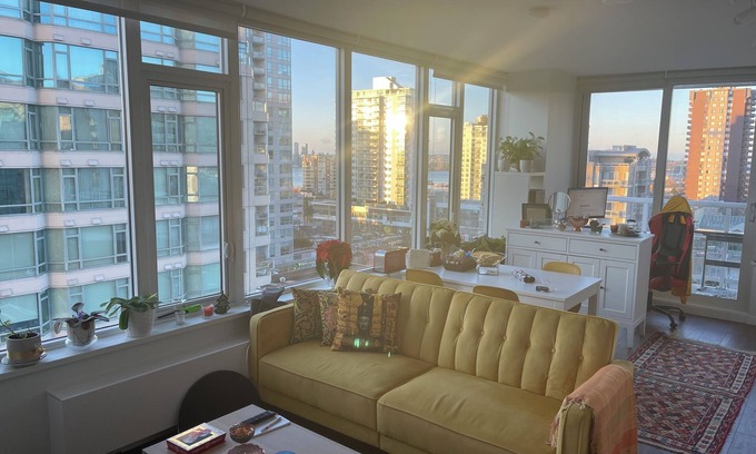 Central Lonsdale Condominio | Stunning 1 Bedroom Oceanview Suite in North Vancouver