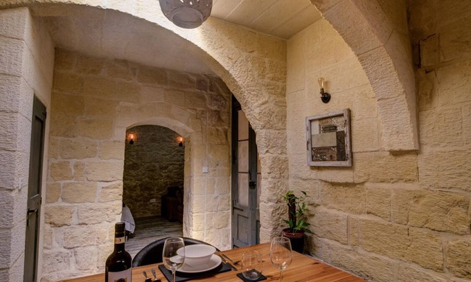 Xewkija Condominio | Stunning 1 bed Gozo farmhouse condo. Rare find!