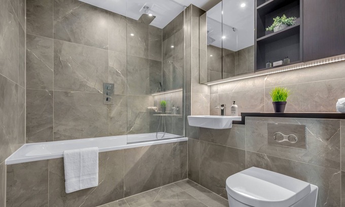 East Acton Casa | Stunning 1 bedroom Pet Friendly Apartment in Icon Tower near Ealing