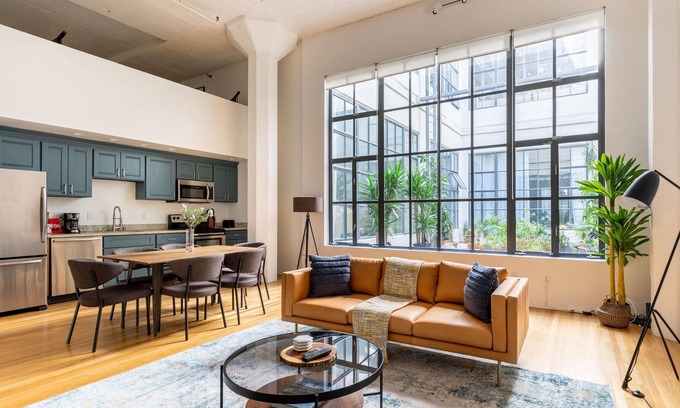 South of Market Apartamento | Stunning 1 BR in Heublein Bldg + Pets OK