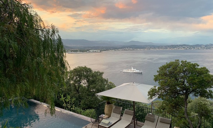 Theoule-Superieur Casa | Magnífica vista al mar y la bahía de Cannes a 180 ° para esta villa de 100 m de mar con piscina
