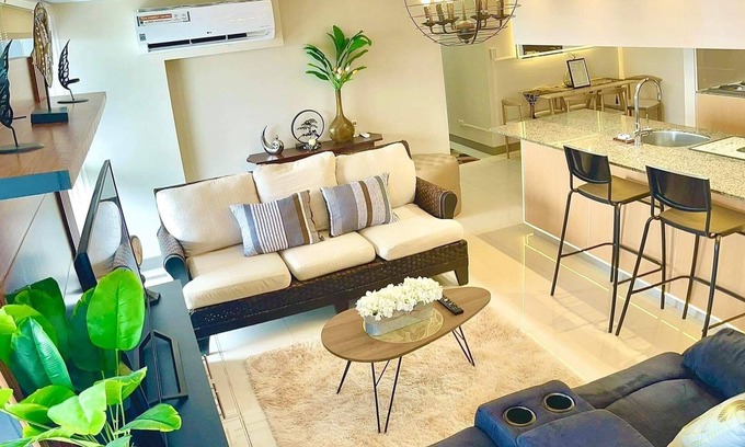 Bagumbayan Condominio | Stunning 2.5 Br @Eastwood Global Luxury Residence Plaza