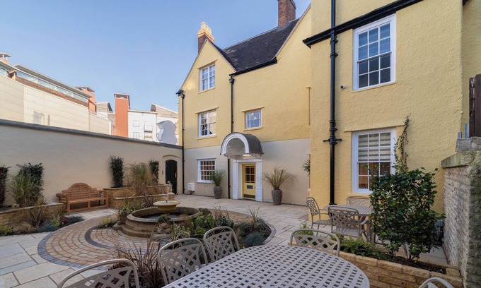 Oxford City Centre Casa | Stunning 2 bed historic townhouse in Oxfords heart