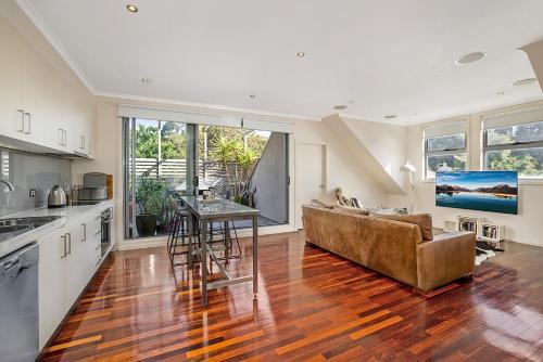 Northcote Apartamento | Stunning 2-Bed Unit with BBQ Patio near Dining
