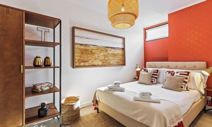 Belem Apartamento | Stunning 2-Bedroom Apt, Sleeps 5 nr Belém