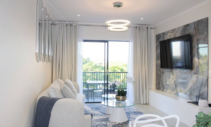 Lone Hill Apartamento | Stunning 2-bedroom apartment with WiFi near Monte Casino