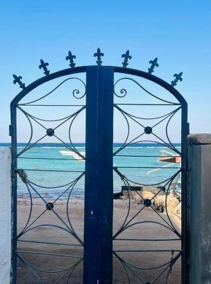 Dahab Chalet De Esquí | Stunning 2-Bedroom Beachfront Chalet with Private Beach Access in Dahab